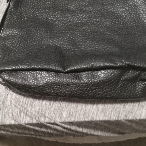 KENNETH Cole Reactions Purse - Picture 2 of 3